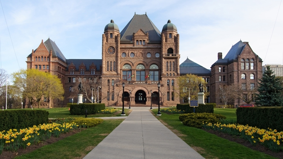 Photo de l’édifice de l’Assemblée législative de l’Ontario à Queen's Park, Toronto.