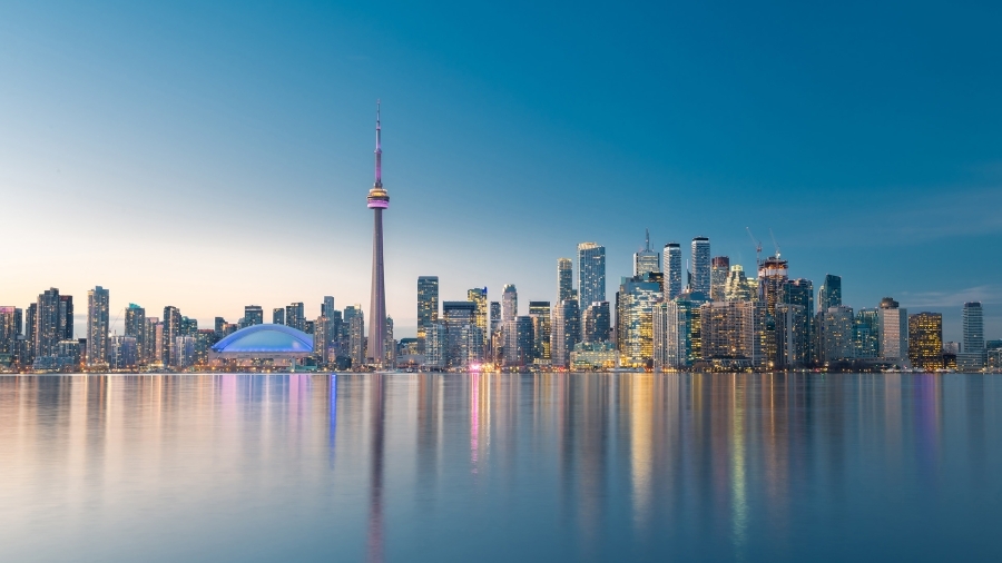 Photo de la silhouette de Toronto au coucher du soleil.